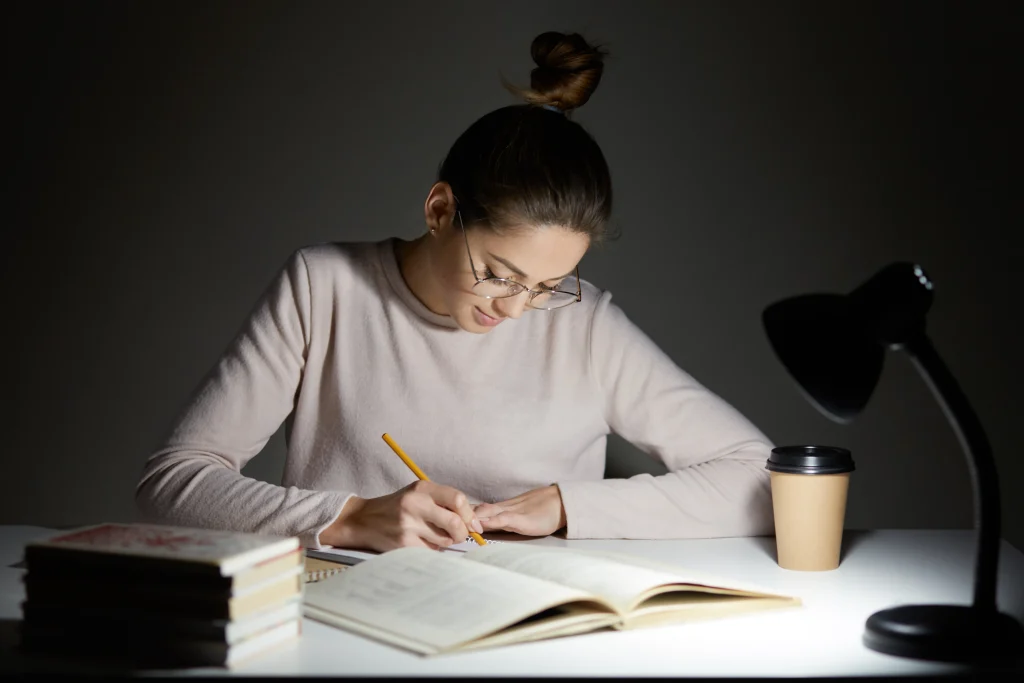 busy-freelancer-rewrites-infrormation-into-notepad